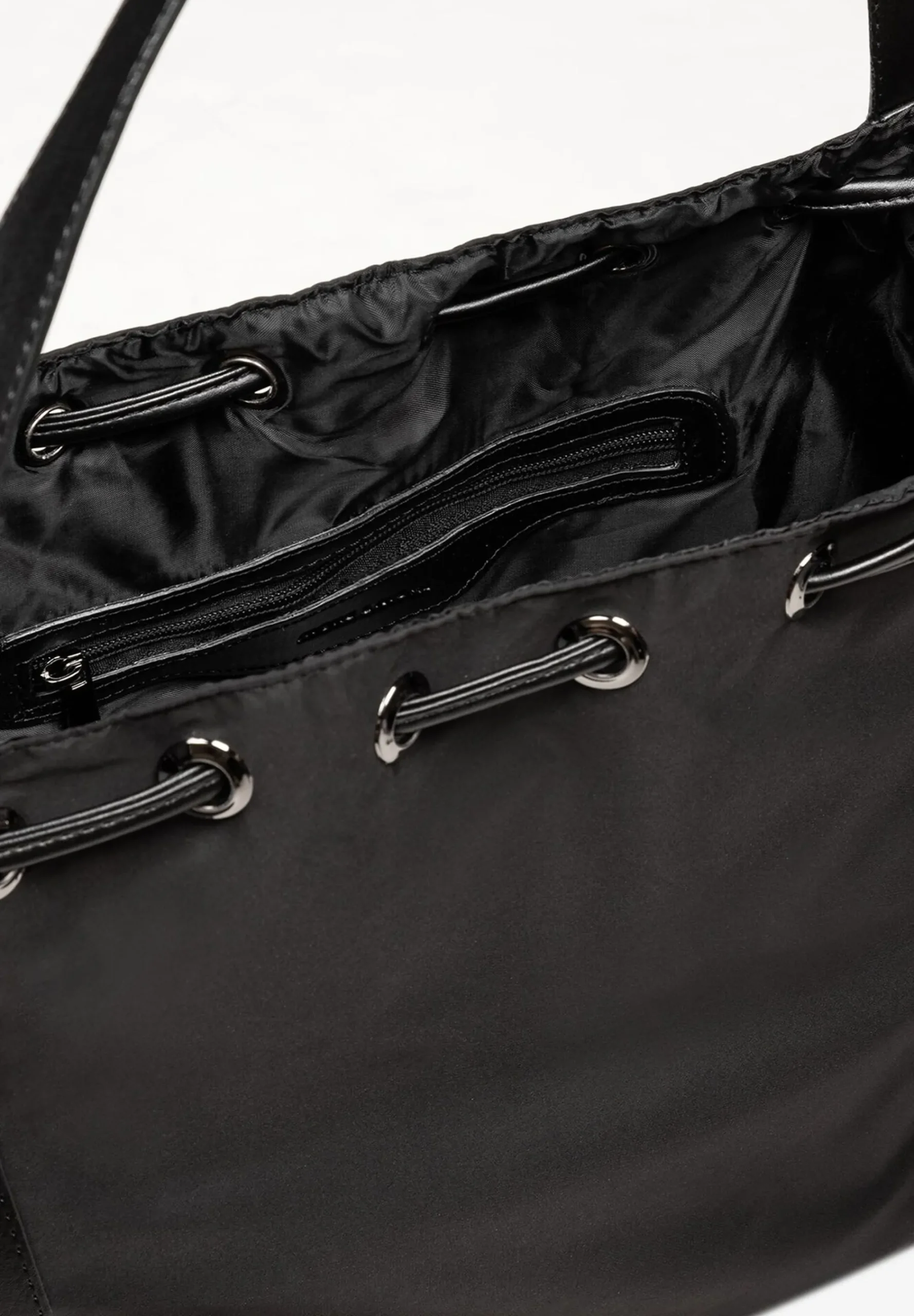 Hot Beuteltasche, , Herbst-Kollektion Accessoires