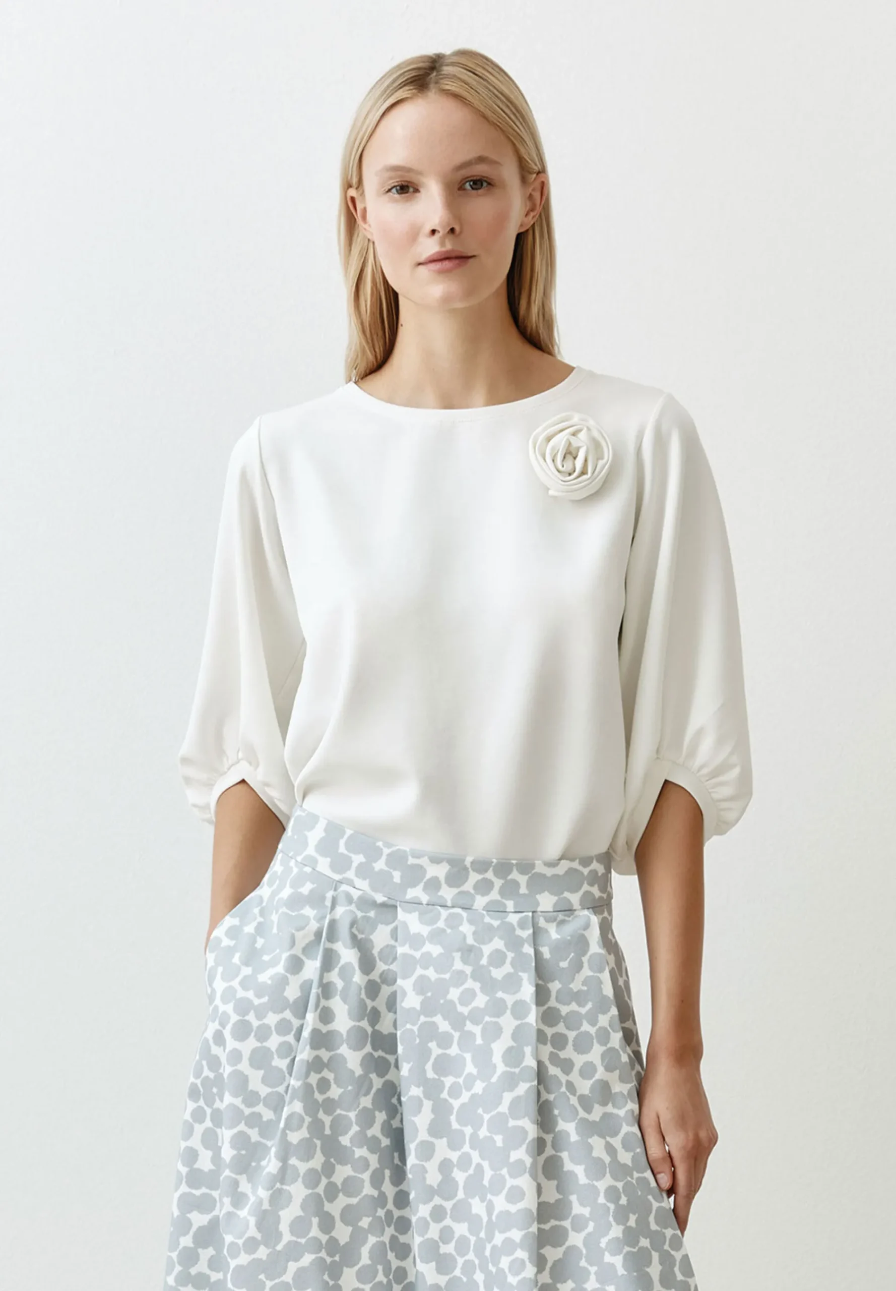 New Sweatshirt mit Blüte, , Frühjahrs-Kollektion Pullover - Strick|T-shirts - Tops