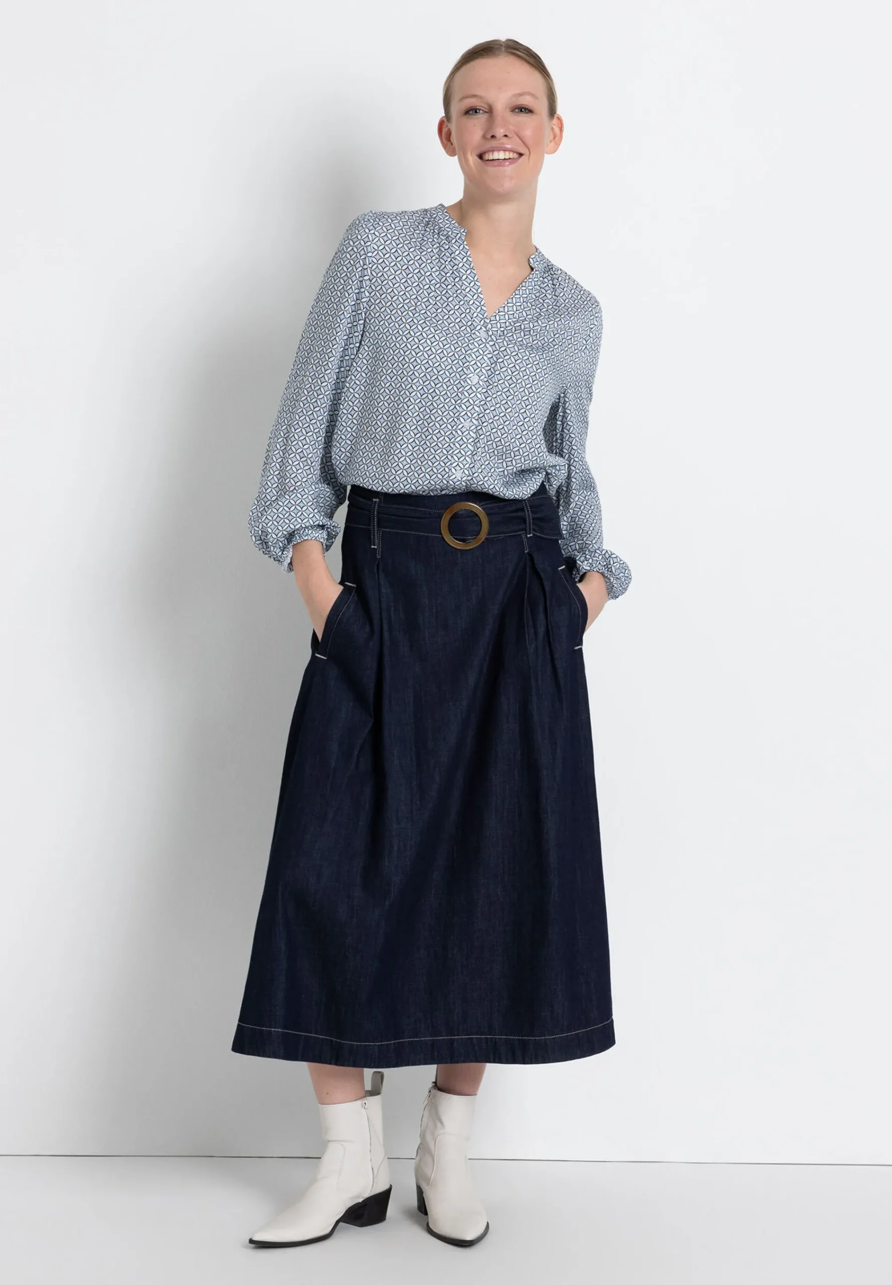 Hot Viskosebluse, grafischer Print, Frühjahrs-Kollektion Blusen